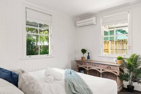 Pet Friendly Family Home In Brisbane - Relocations And Family Stays - Fast Internet - Parking - Netflix Eksteriør billede